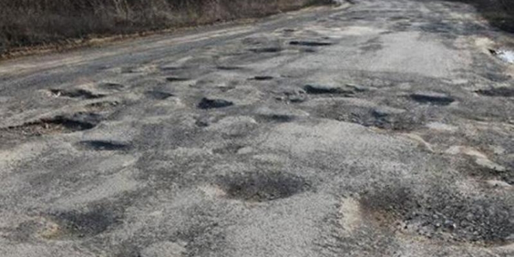 Почти половина автодорог Украины опасны для езды: наихудшая ситуация – в Харьковской, Днепропетровской и Николаевской областях