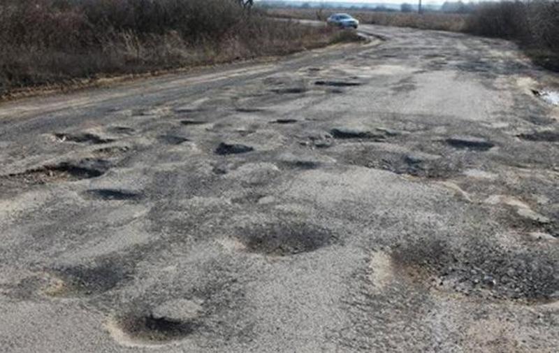 В Николаевской области снова перекрыли дорогу - требуют ее ремонта 1