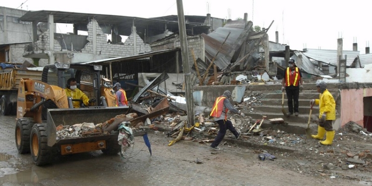 От землетрясения в Эквадоре погибло не менее 646 человек