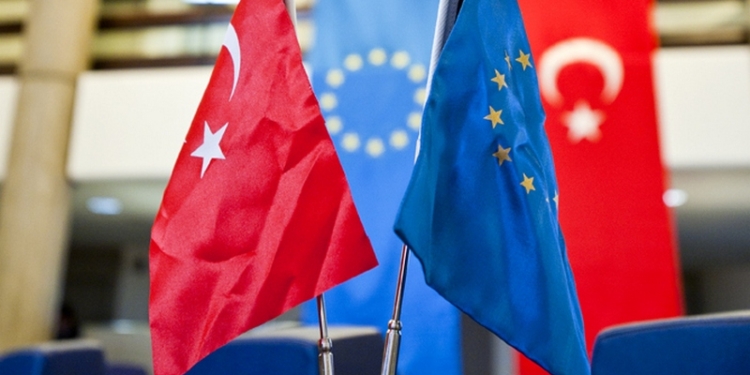 Евросоюз продумывает ограничительные условия по безвизовому режиму для Турции, которые в будущем могут применить для Украины