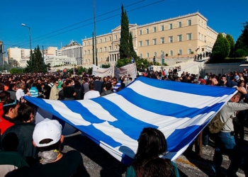 Массовая забастовка в Греции: отменены авиарейсы, занятия в школе и вещание новостей