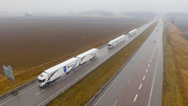 По Европе прошла колонна грузовиков-беспилотников. Бизнес просчитывает выгоду 1