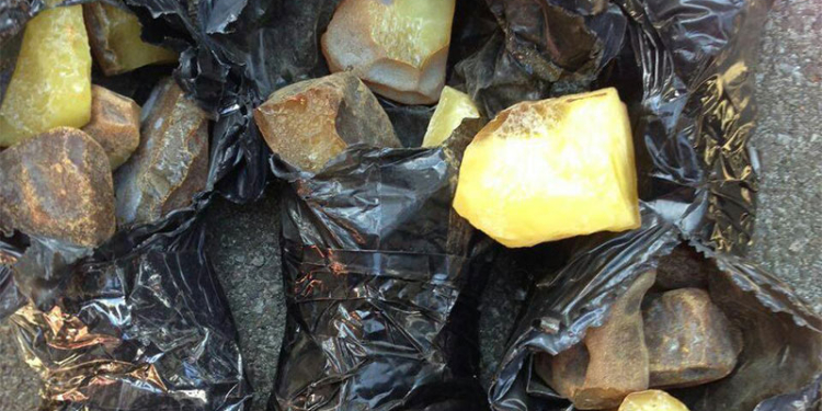 В аэропорту Харькова задержали двух китаянок, пытавшихся вывезти 35 килограмм янтаря