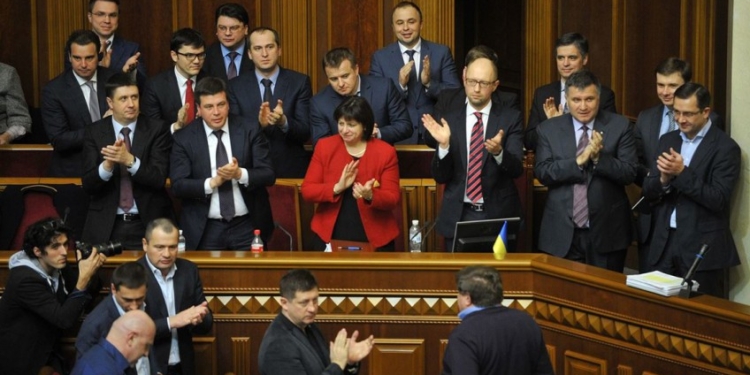 Блеск и нищета уходящего Кабмина: министры рассказали о своих доходах за последний год