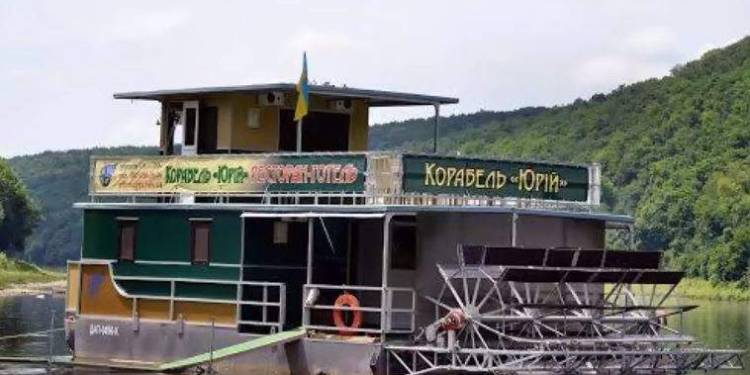 Львовянин и киевлянин создали водный внедорожник – гребное прогулочное судно, которому не страшны мели