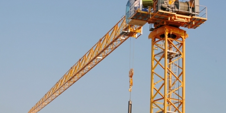 В Умани строительный кран упал на автомобиль – погибла женщина, четверо травмированы