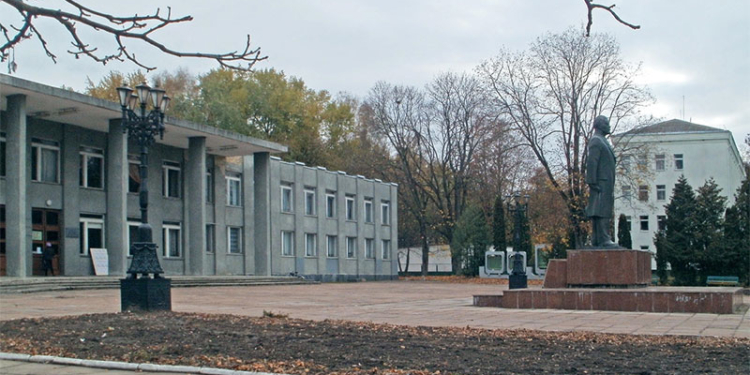 Последний на Черниговщине памятник Ленина продают за миллион