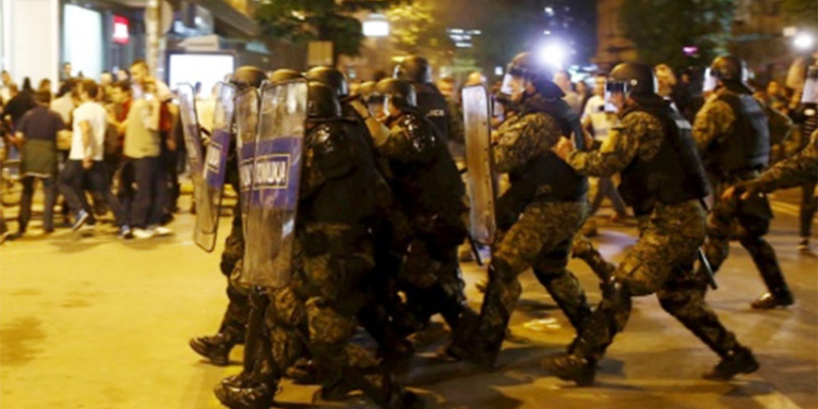 В Македонии протестующие разгромили канцелярию президента