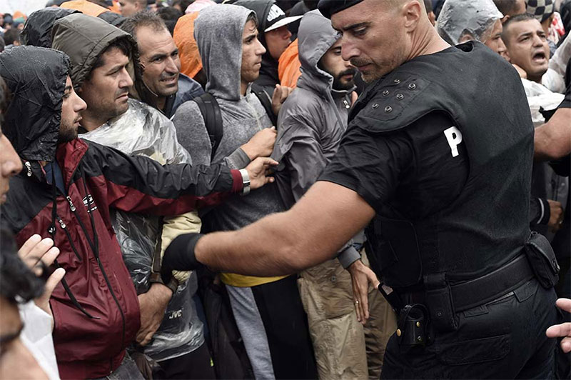 В Евросоюз в 2016 году прибыло 350 тысяч нелегальных мигрантов, – глава Frontex 1