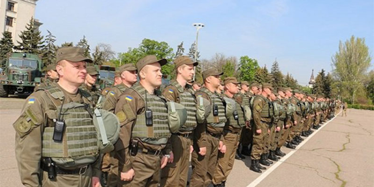 В Одессе бойцы Нацгвардии провели смотр на Куликовом поле