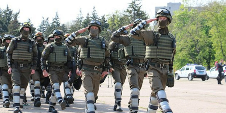 В Одессе бойцы Нацгвардии провели смотр на Куликовом поле