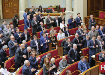 Депутаты не стали рассматривать проект закона, который позволяет Луценко возглавить ГПУ