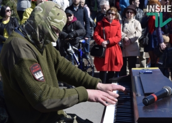«У кожного своя війна»: пианист-экстремист дал в Николаеве свой второй концерт