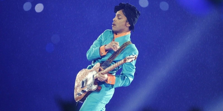 Умер певец Принс, он же Роджерс Нельсон