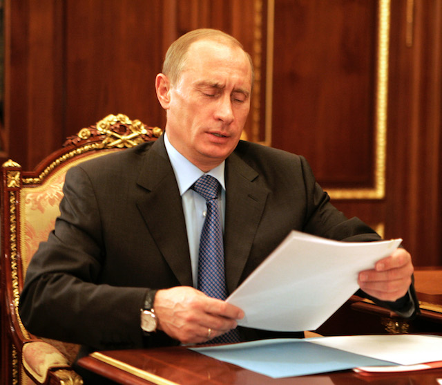 Путин поручил проработать список о помиловании 16 политзаключенных 1
