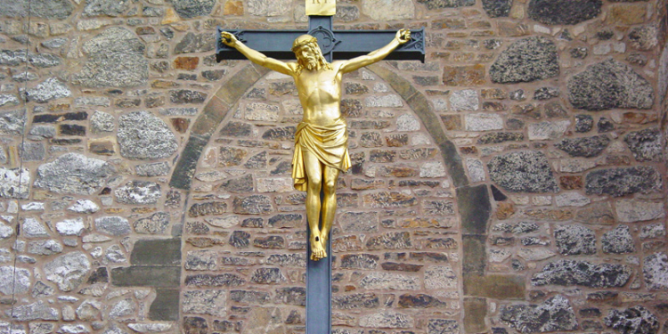 На Тернопольщине мужчина украл мощи святого из костела