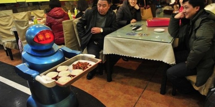 Рестораны в Китае отказываются от роботов-официантов