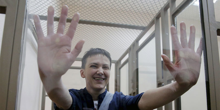 Савченко заполнила все документы для экстрадиции – адвокат