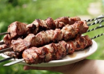 Украинцы на майские праздники съедят шашлыков на 1,6 млрд грн – опрос