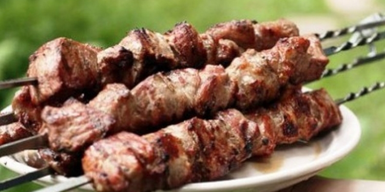 Украинцы на майские праздники съедят шашлыков на 1,6 млрд грн – опрос