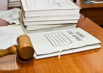 Адвокат в кабинете судьи съел документ из дела своего клиента