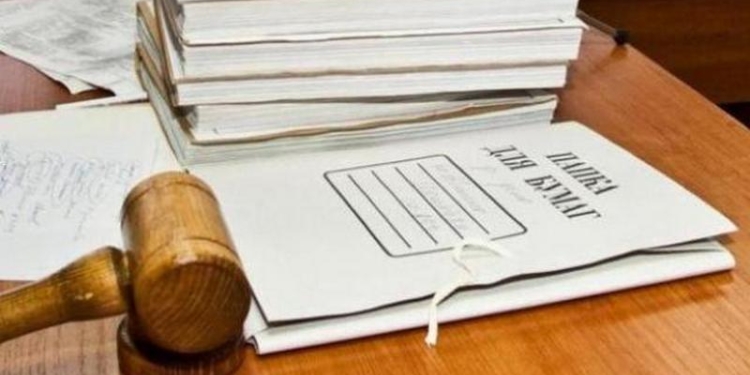 Адвокат в кабинете судьи съел документ из дела своего клиента