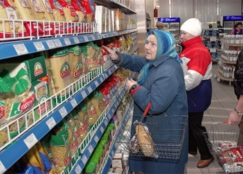 Украинцы собираются и дальше сокращать покупки: индекс потребительских настроений опять упал