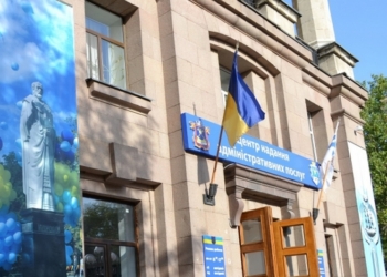 Сенкевич намерен «принять кадровое решение» по главе Центра по предоставлению админуслуг, если его работа не улучшится