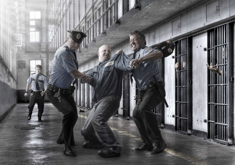 В Англии заключенные устроили бунт из-за отсутствия в тюрьме телевизоров 3
