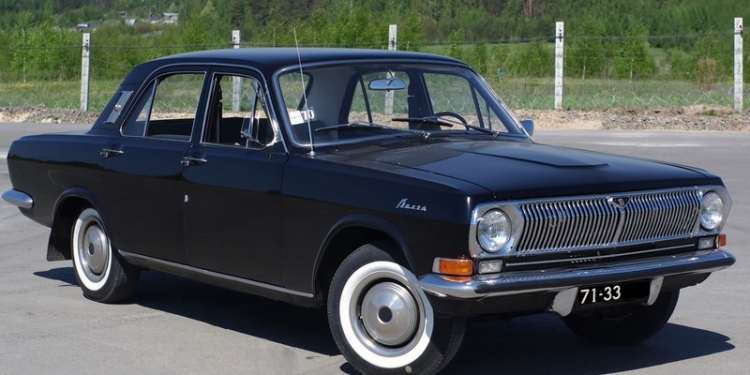 19-летний николаевец угнал «Волгу», сбросив её после этого в реку