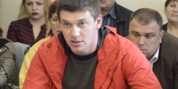 В Николаеве грабитель сорвал с 66-летней женщины золотую цепочку стоимостью почти 7000 гривен