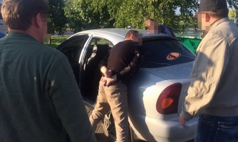 В Днепропетровской области СБУ задержала торговцев оружием с военных складов 3