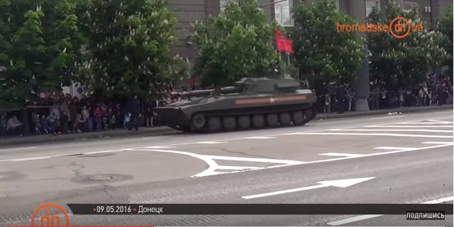 В оккупированном Донецке на парад вывели запрещенную Минскими договоренностями технику 1