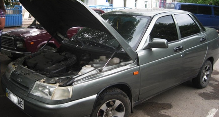 Специалисты сервисного центра не дали жителю Первомайска приобрести «ВАЗ» с перебитым номером двигателя авто, угнанного в Одессе