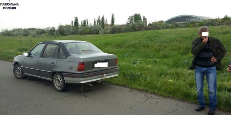 В Корабельном районе Николаева патрульные задержали иногороднего гостя с наркотиками