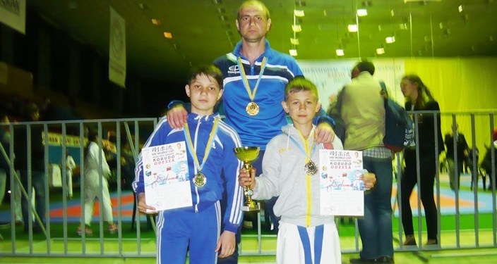 Спортсмены из Вознесенска привезли награды Кубка мира по карате и кобудо