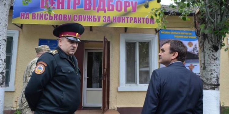 С начала этого года более 1 тысячи жителей Николаевщины вступили в ряды украинской армии по контракту