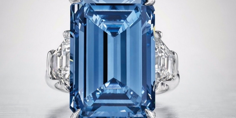 Бриллиант Oppenheimer Blue продан за рекордную сумму