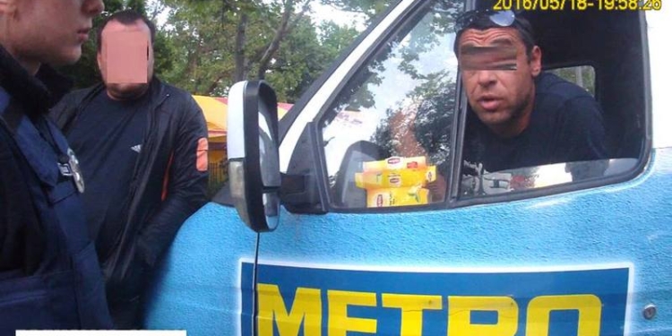 Нецензурно бранящийся водитель 15-й маршрутки в Николаеве перевозил пассажиров, будучи лишен права управления по решению суда