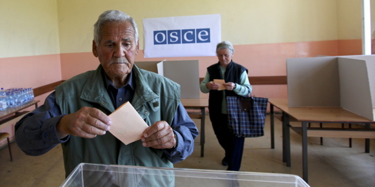 Выборы на Донбассе: Киев выигрывает у Москвы по очкам