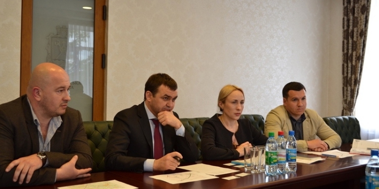 Власть убеждает ООО «Бандурский маслоэкстракционный завод» поучаствовать в ремонте дорог в Николаевской области