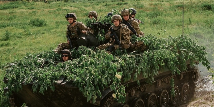 Десантники из 25-й бригады проводят учения по форсированию рек и захвату объектов инфраструктуры