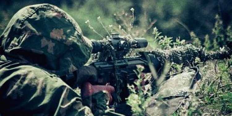 Снайперы боевиков ранили двоих украинских военных – штаб АТО