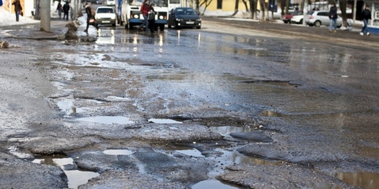 Мэр российского города Владимира заявила, что русская земля «отторгает» асфальт