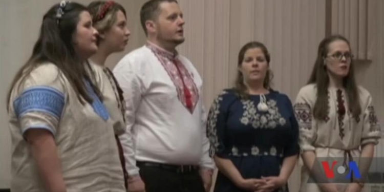 Десятки американцев будут 2 года волонтерить в украинских селах