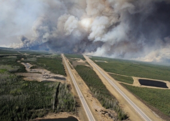 В Канаде горит до 200 тысяч гектаров леса