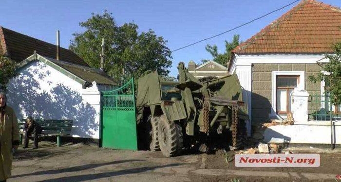 Поврежденный «Уралом» 79-й бригады дом в Терновке будет восстановлен за счет воинской части