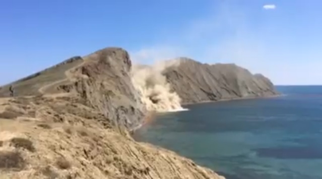 Под Коктебелем в море рухнула часть мыса