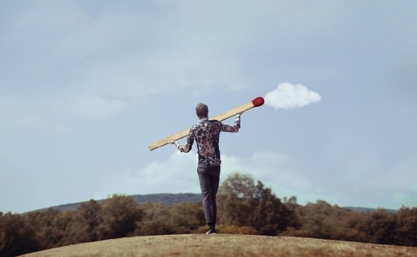 Сила воображения. Французский фотограф создает фантастические истории, комбинируя обычные снимки