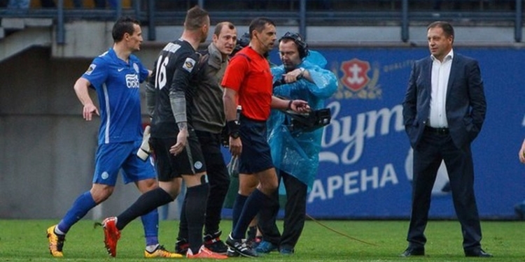 Лидеров «Днепра» Зозулю и Ротаня отстранили от футбола на полгода из-за нападения на арбитра